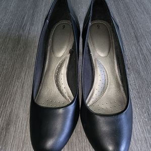 Woman black shoes